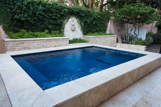 pool building companies