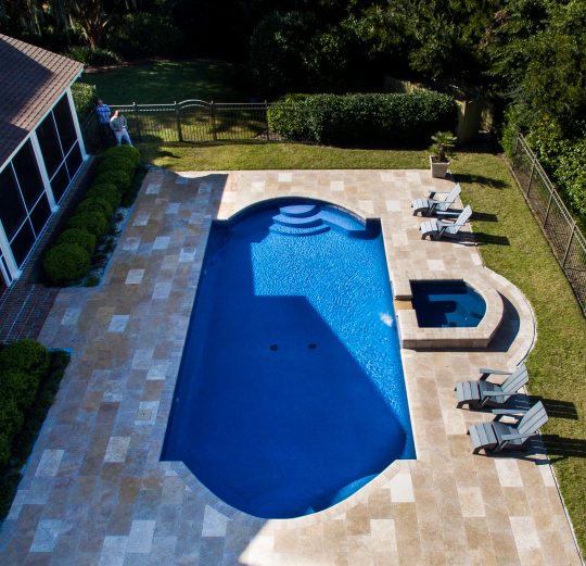 luxury swimming pool builders